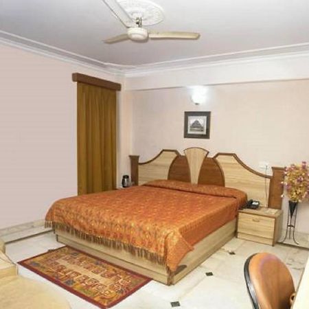 Hotel Welcome Palace อการ์ตาลา ภายนอก รูปภาพ