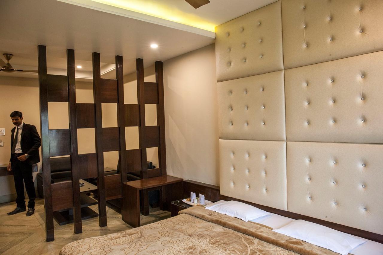 Hotel Welcome Palace อการ์ตาลา ภายนอก รูปภาพ