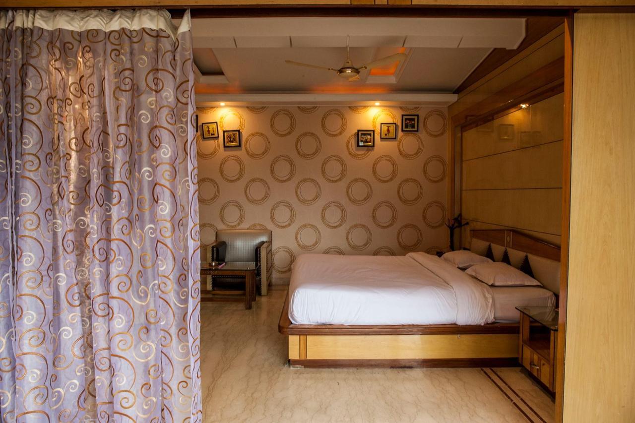 Hotel Welcome Palace อการ์ตาลา ภายนอก รูปภาพ