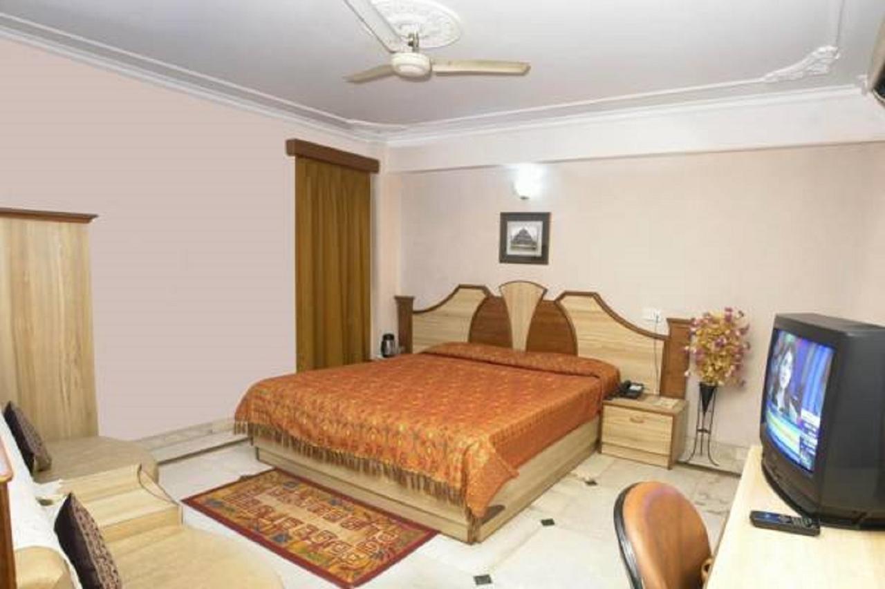 Hotel Welcome Palace อการ์ตาลา ภายนอก รูปภาพ