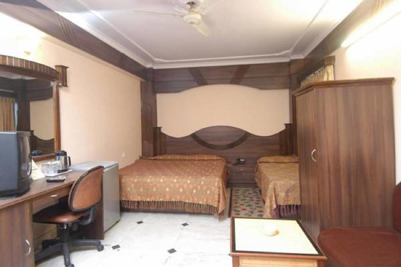 Hotel Welcome Palace อการ์ตาลา ภายนอก รูปภาพ
