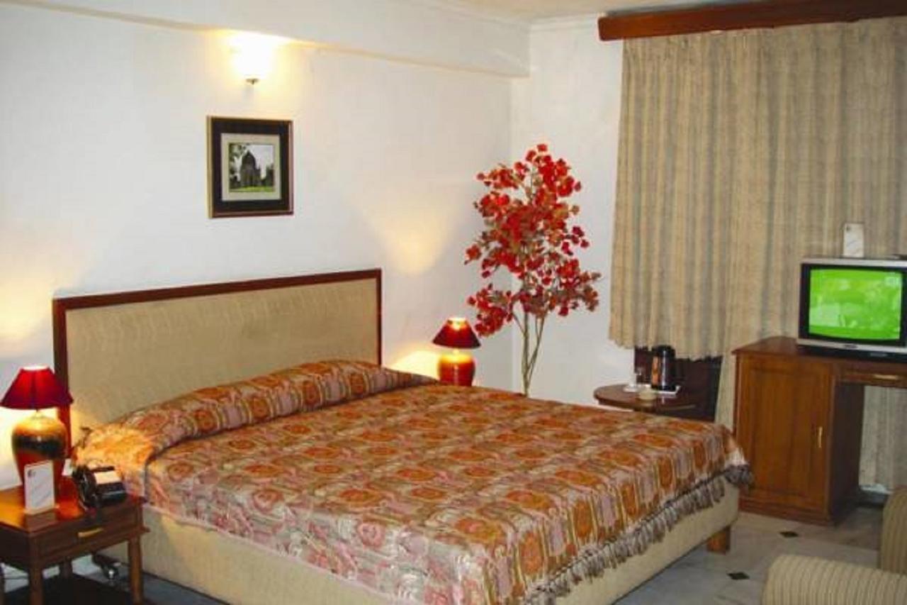 Hotel Welcome Palace อการ์ตาลา ภายนอก รูปภาพ