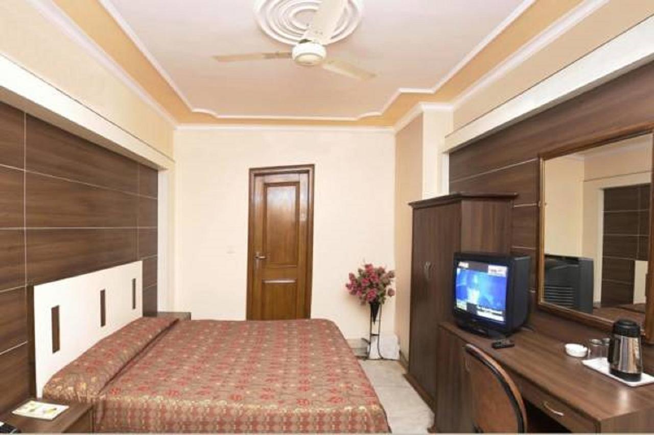 Hotel Welcome Palace อการ์ตาลา ภายนอก รูปภาพ
