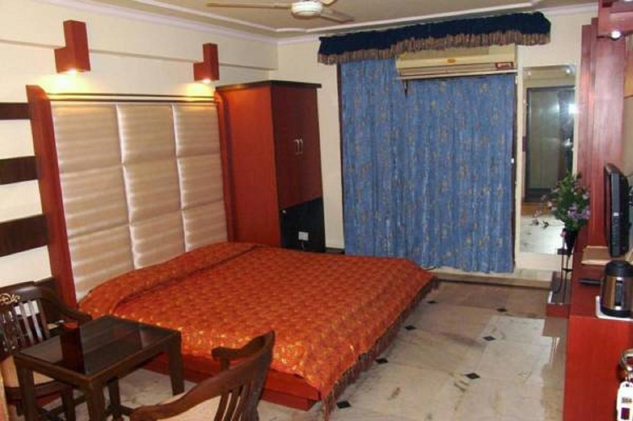 Hotel Welcome Palace อการ์ตาลา ภายนอก รูปภาพ